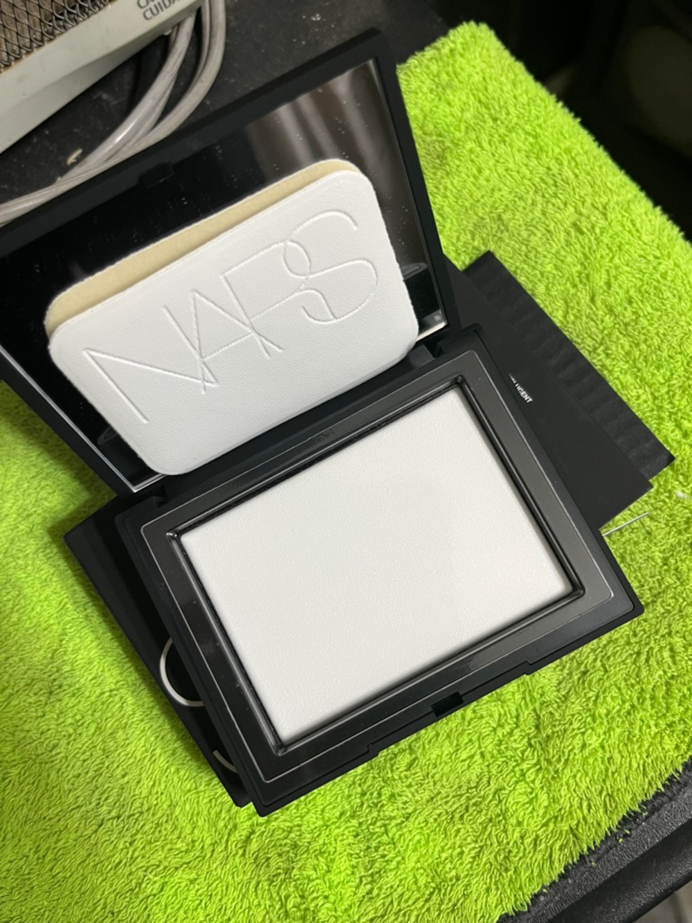 NARS Light Reflecting Setting Powder Compact - Picture 2 of 4